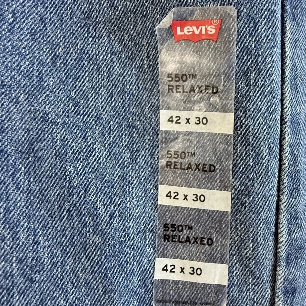 Levis 550 Relaxed Fit Jeans Mens 42x30 Tapered Leg Medium Wash Blue NEW